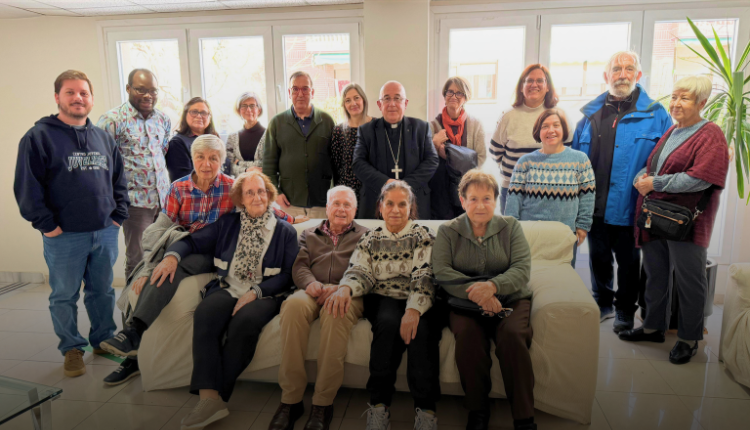 El obispo auxiliar de Getafe, José María Avendaño Perea, preside un encuentro de religiosos y vida consagrada en Parla
